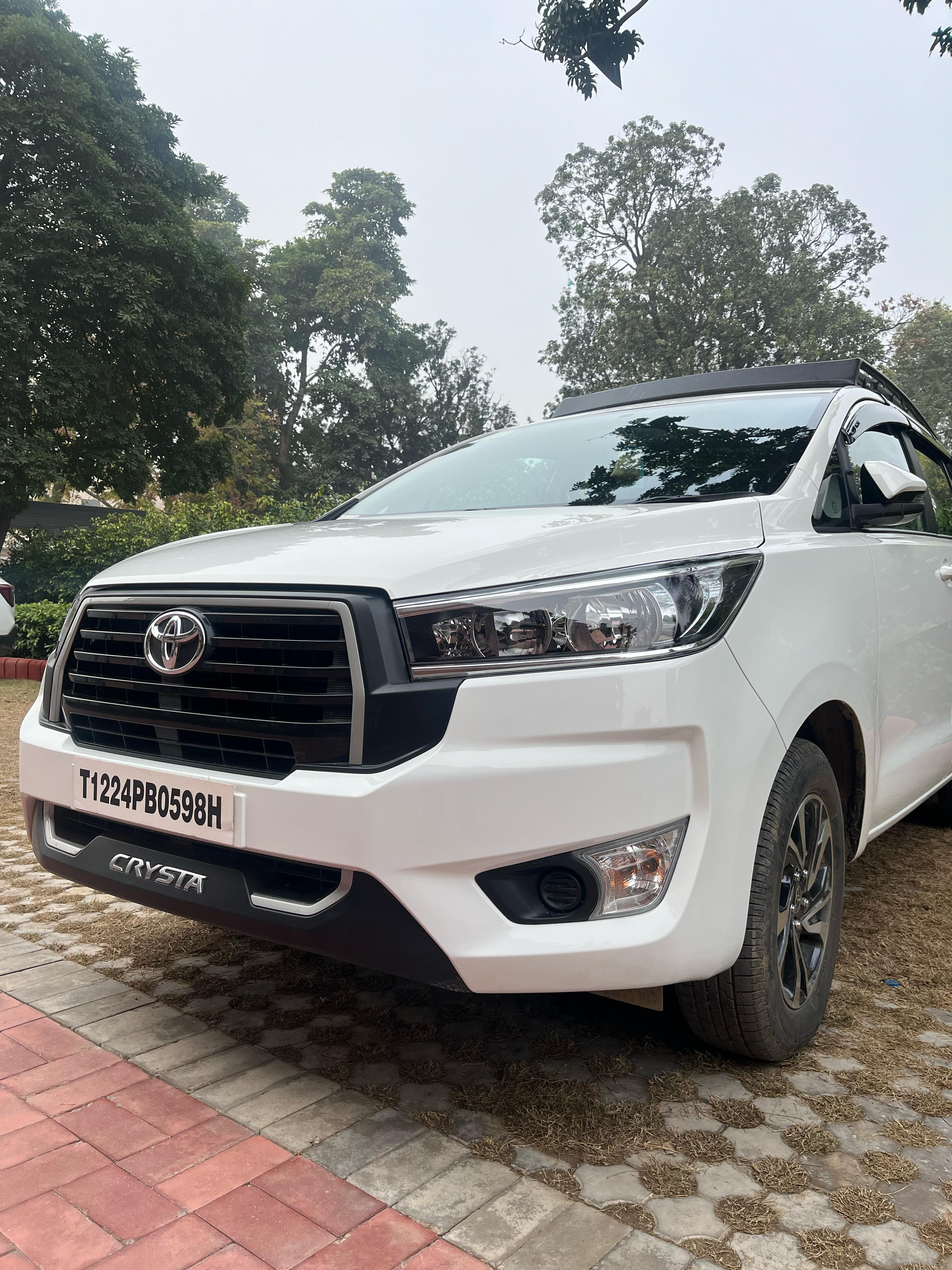 Taxi Rental Service in Amb Andura Railway Station for Outstation Tours