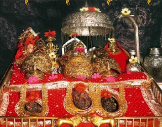 Tempo Traveller Hire Service for Katra (Vaishno Devi Darshan) from Amritsar.